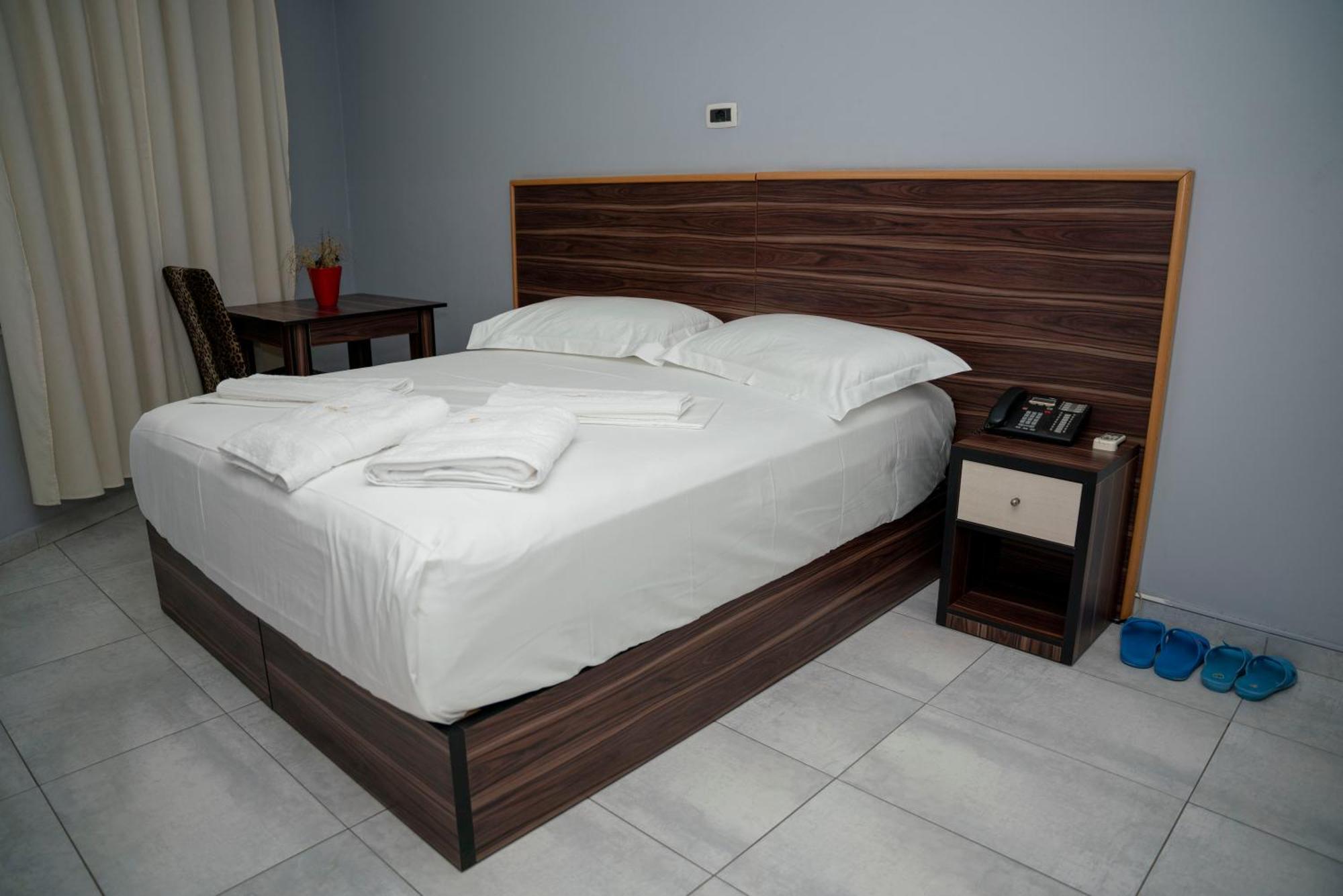 Hotel Pernoca Durrës Zewnętrze zdjęcie