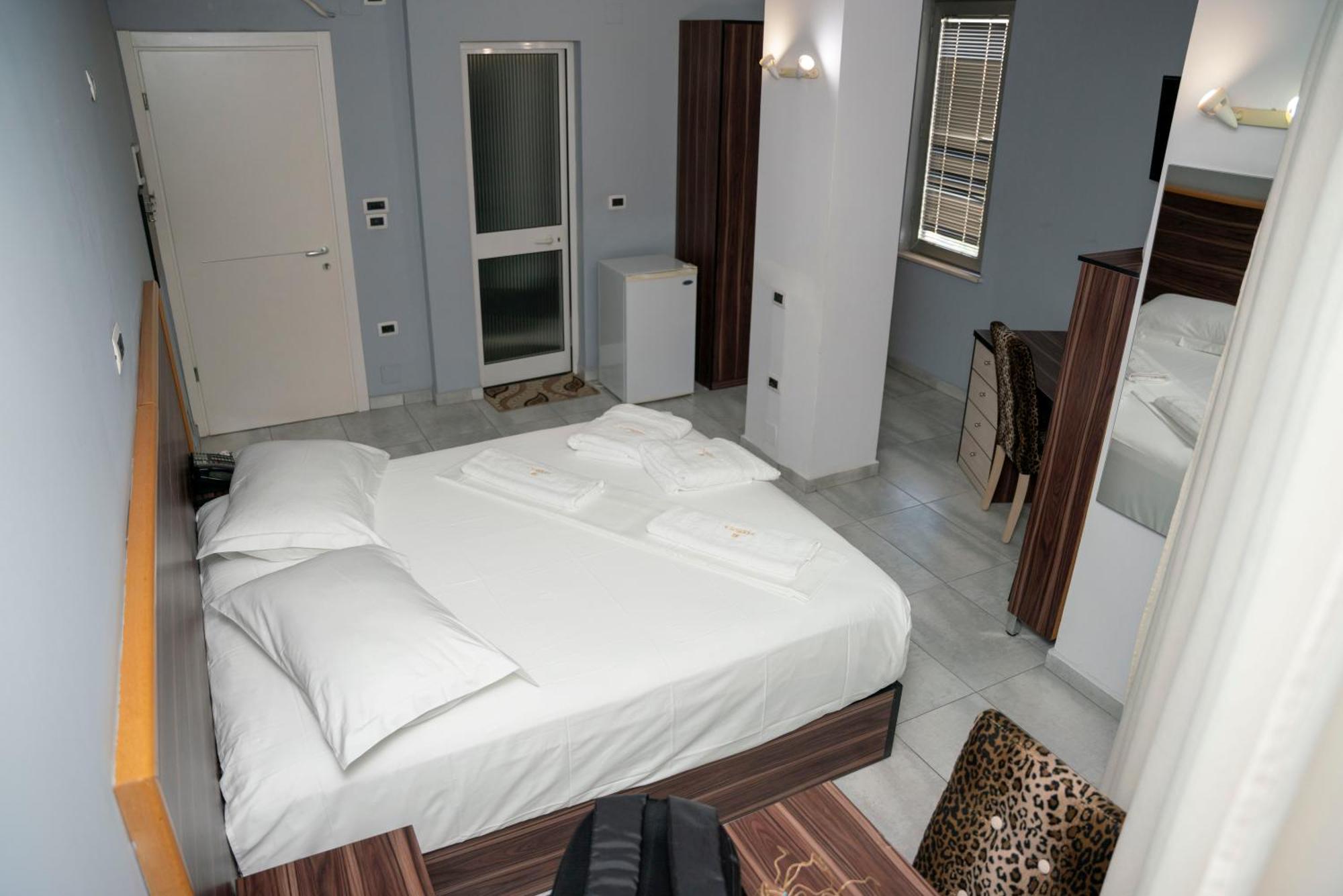Hotel Pernoca Durrës Zewnętrze zdjęcie