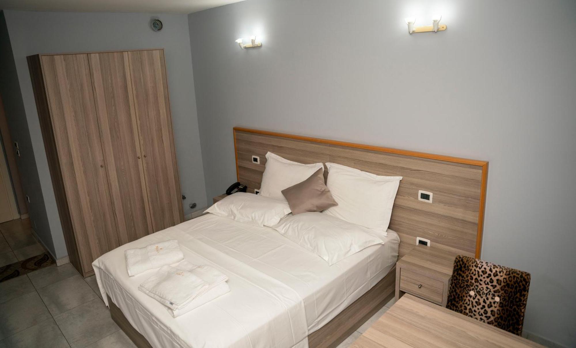 Hotel Pernoca Durrës Zewnętrze zdjęcie