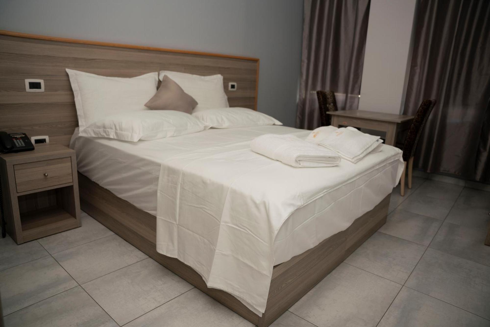 Hotel Pernoca Durrës Zewnętrze zdjęcie